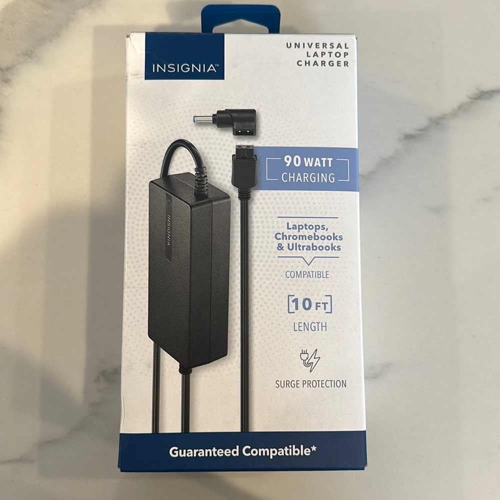 Insignia UNIVERSAL 90W Laptop Charger - Black